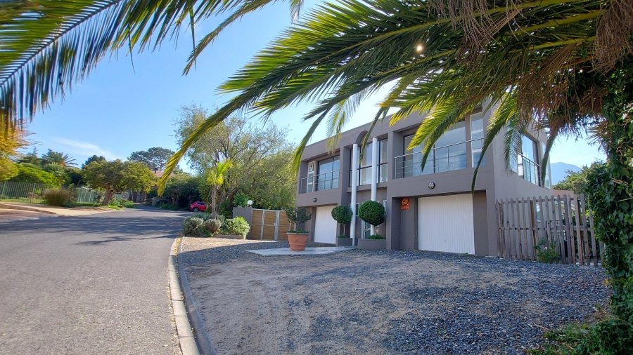 9 Bedroom Property for Sale in Montclair Western Cape